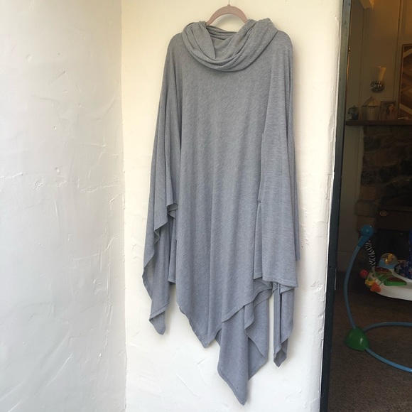 Poncho - Picture 1 of 3